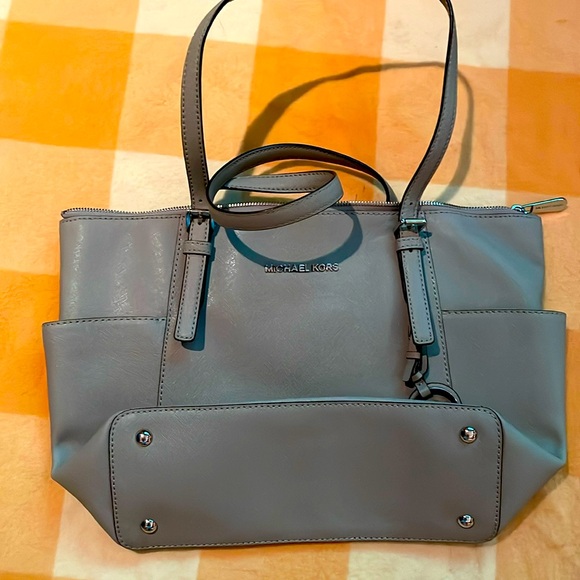 Michael Kors purse - Picture 1 of 3